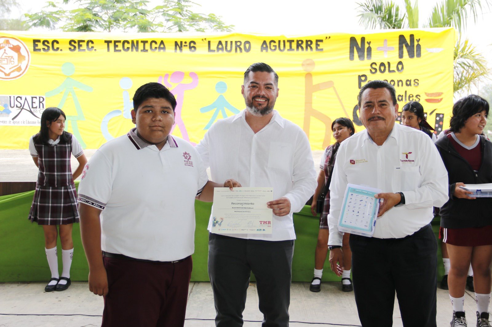 Reconocen a alumnos de la Secundaria Técnica No. 6 por participación en Torneo Mexicano de Robótica 2026.